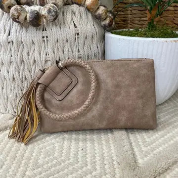 BAGS & WRISTLETS